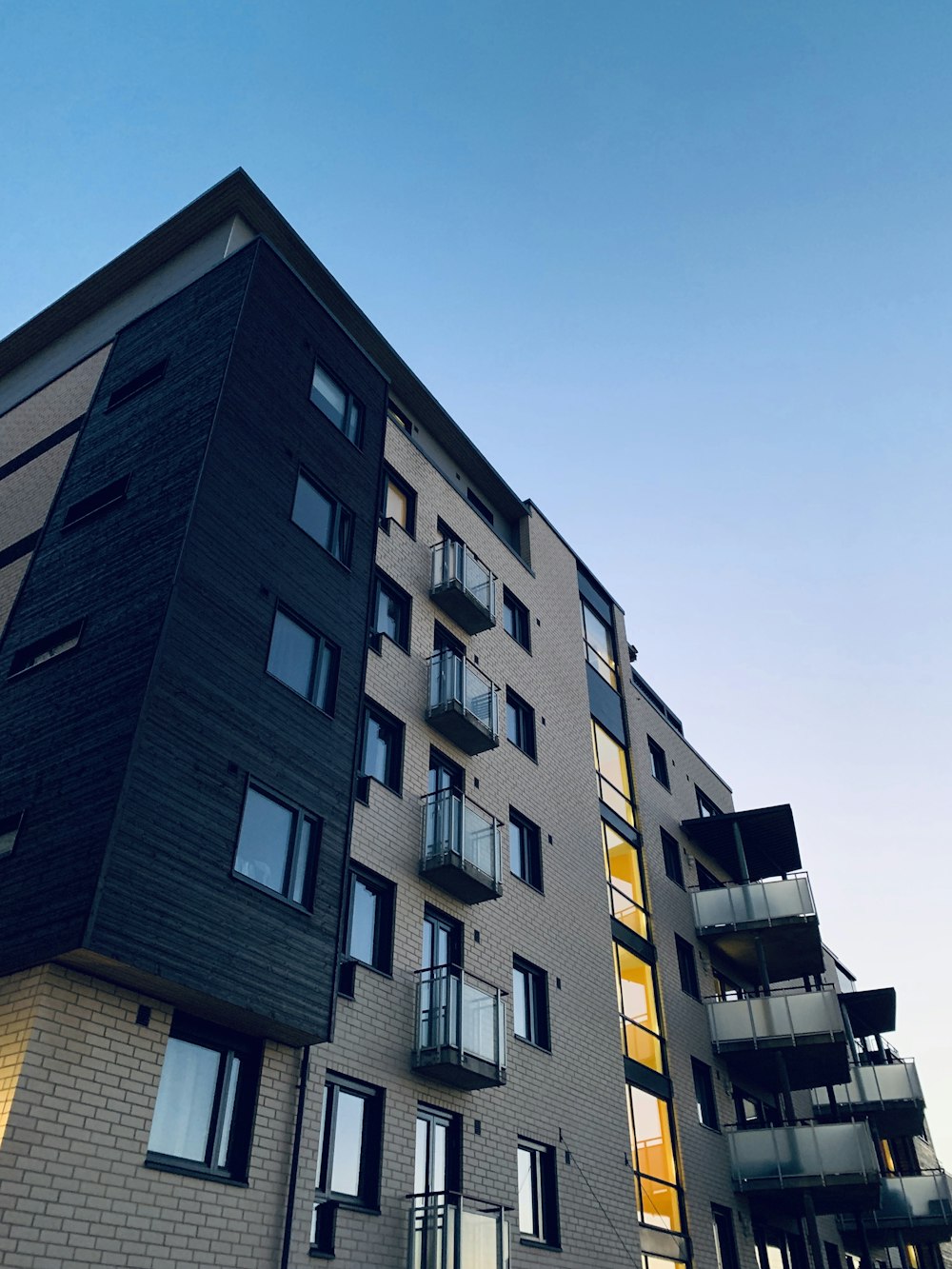 Multi-storey apartment building